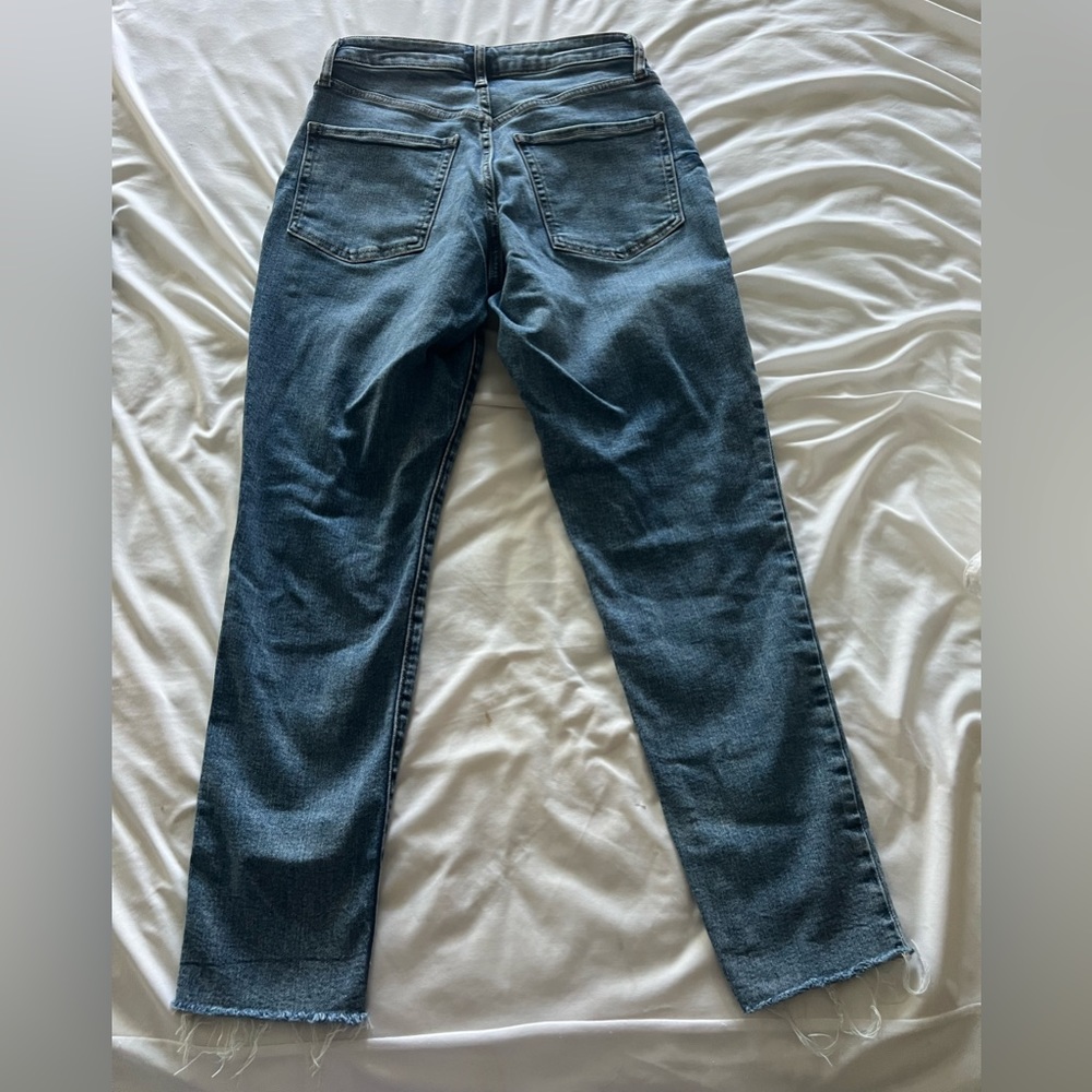 Old Navy Jeans. Curvy Straight. Size 4. Only worn once!